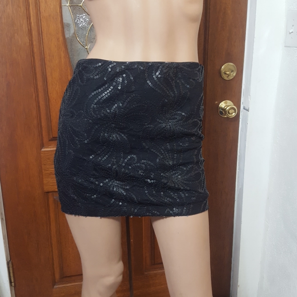 🆕️Romeo + Juliet Couture black sequin skirt